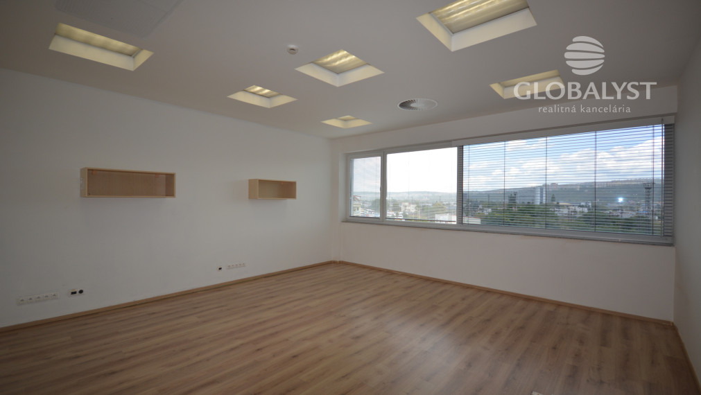 Priestranná kancelária - 35 m2 - v centre mesta