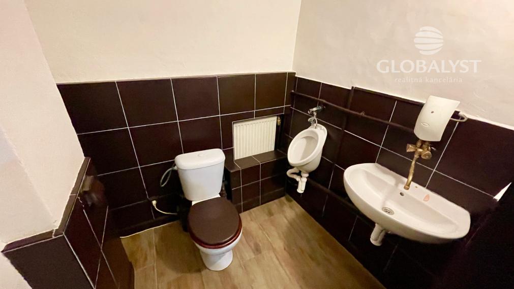 Ponúkame na do prenájom -  bar v centre mesta, na ulici Mäsiarskej v Košiciach