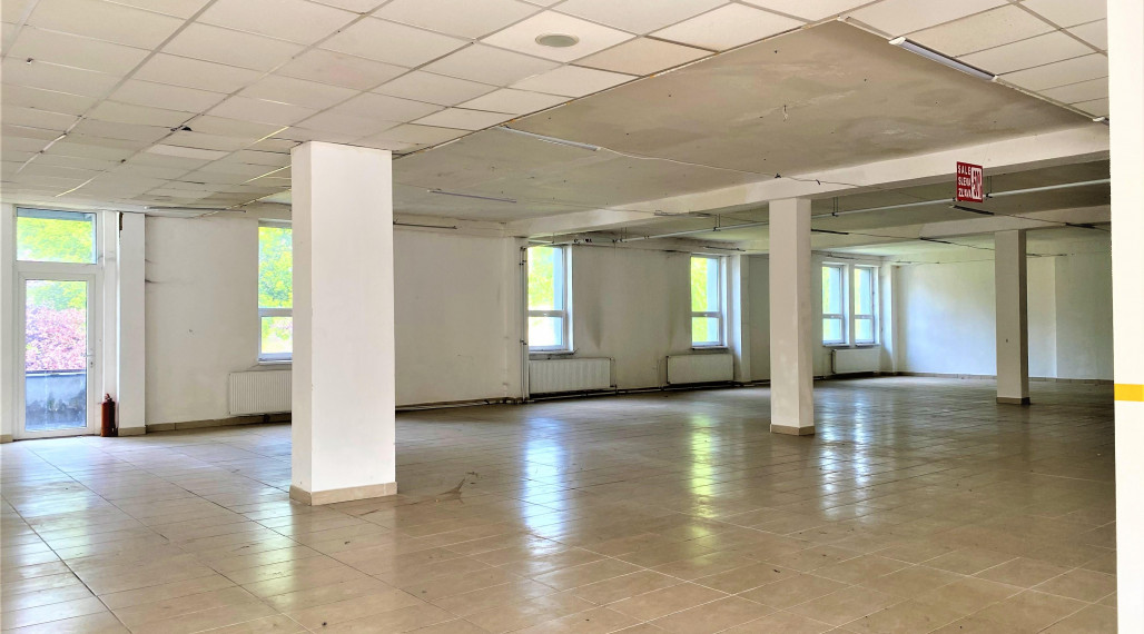Obchodné priestory - 735 m2 - v nákupnom centre na Jazere