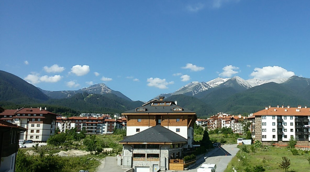 Exkluzívny panoramatický 2 izbový byt s výmerou 75 m2 - v Bansku ( Bulharsko )