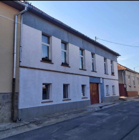 Výrazná zľava !!! Atraktívny rodinný dom s 5 bytovými jednotkami v Sátoralujhély