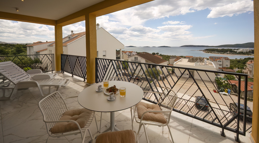 Apartmán - 3 izby - v luxusnej vile Mediterana na polostrove Solaris