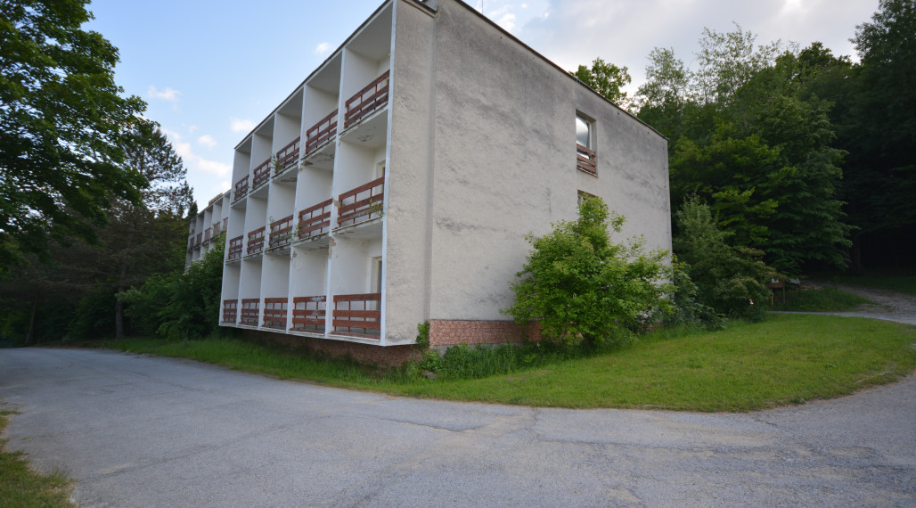 Hotel v krásnom prostredí s veľkým potenciálom, len 2 km od Bardejovských Kúpeľov