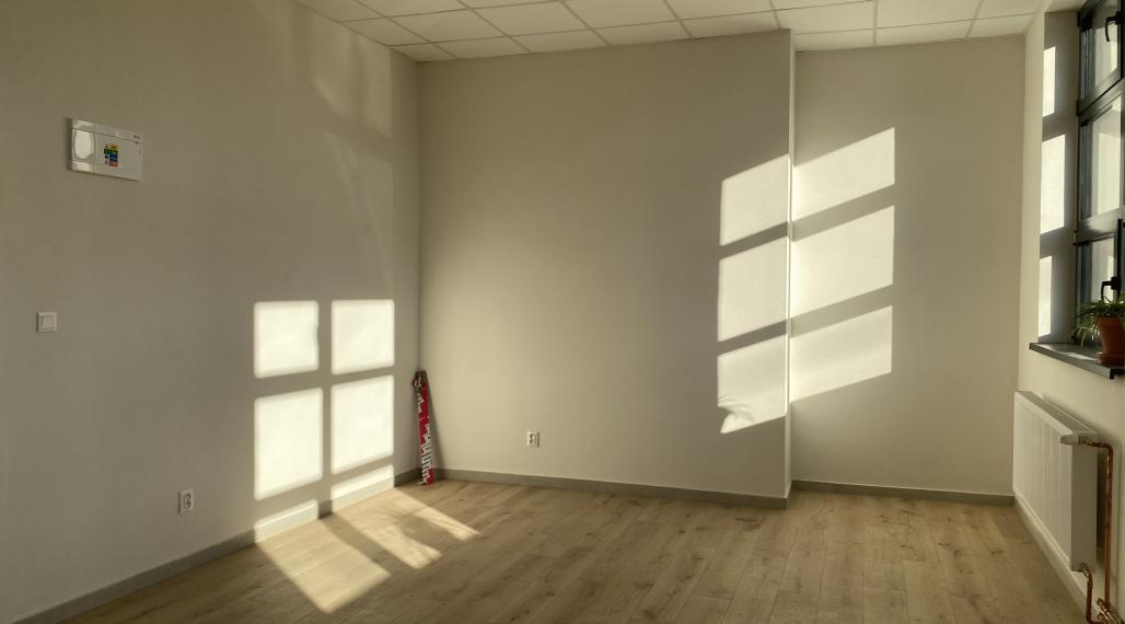 Priestranné rekonštruované kancelárie - 30 a 34 m2 na Jazere