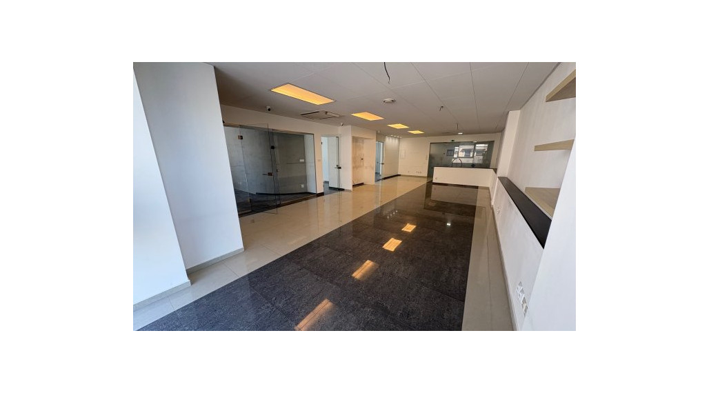 Obchodné priestory - 128 m2 - v centre mesta,  v modernizovanej budove