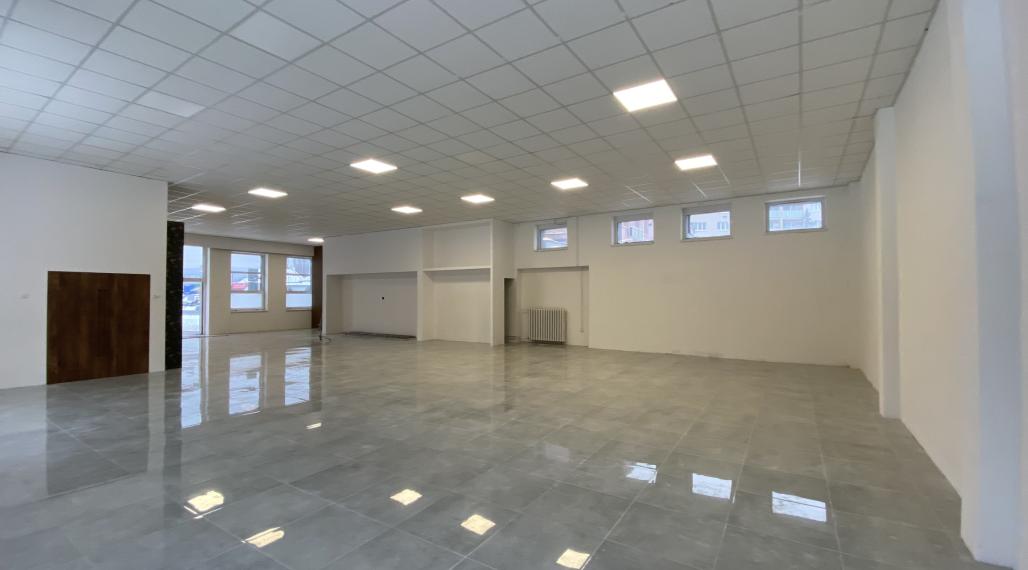 Váš nový showroom alebo predajňa s výbornou viditeľnosťou – 266 m² na prenájom!