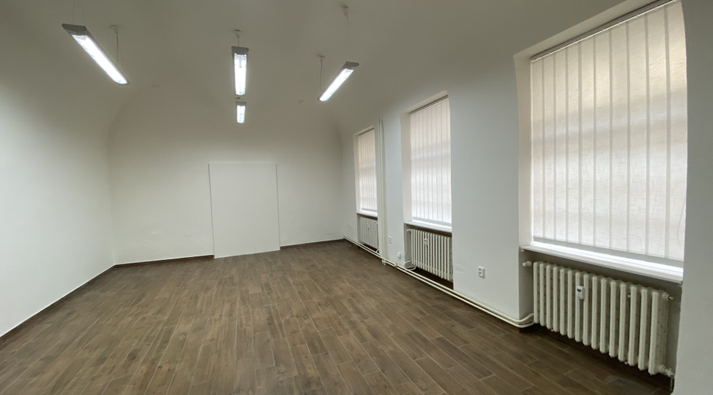 Priestory na služby a obchod - 42 m2 - v centre mesta