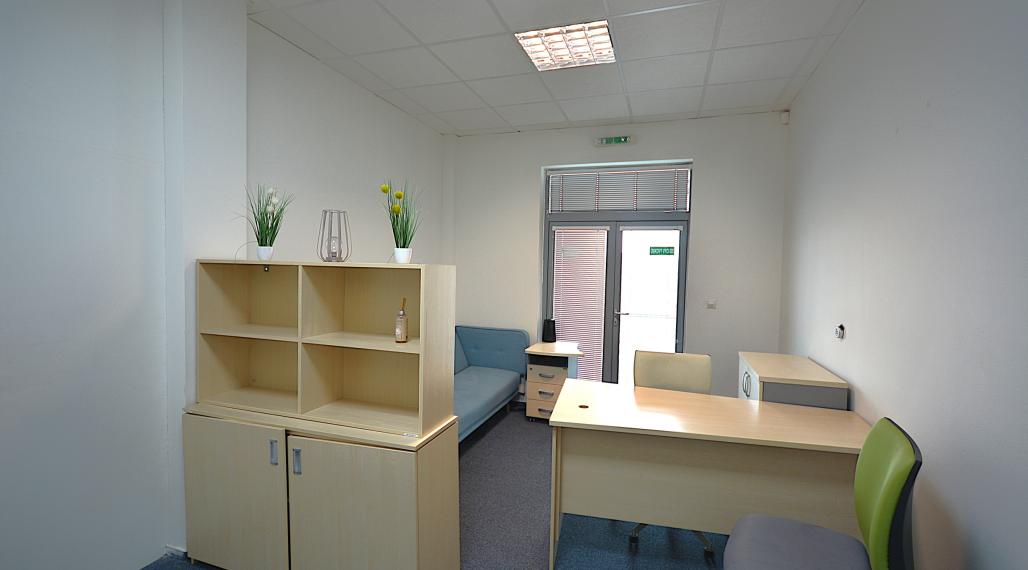 Kancelária 17,5 m2 s loggiou - v centre mesta
