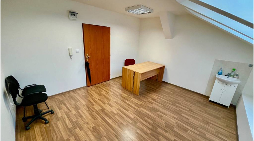 Rekonštruovaná kancelária - 17,5 m2 - v centre mesta
