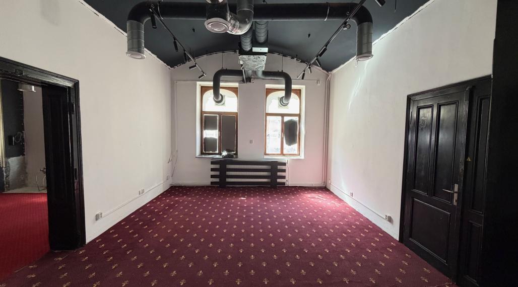 Atraktívne obchodné priestory 86 m2 v centre - na prízemí.