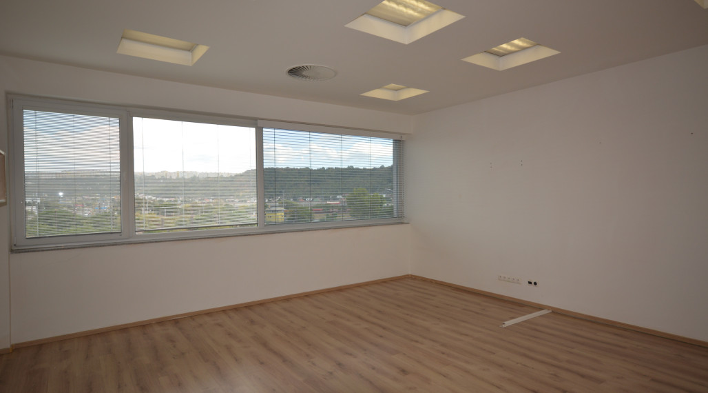 Priestranná kancelária - 35 m2 - v centre mesta