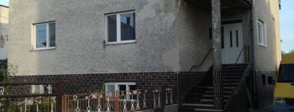 Priestranný trojpodlažný dom vo Veľkom Horeši