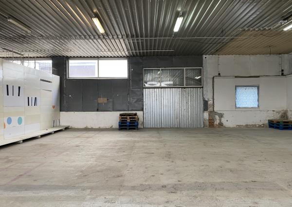 Obchodný a skladový priestor - 450 m2 - na začiatku Jazera