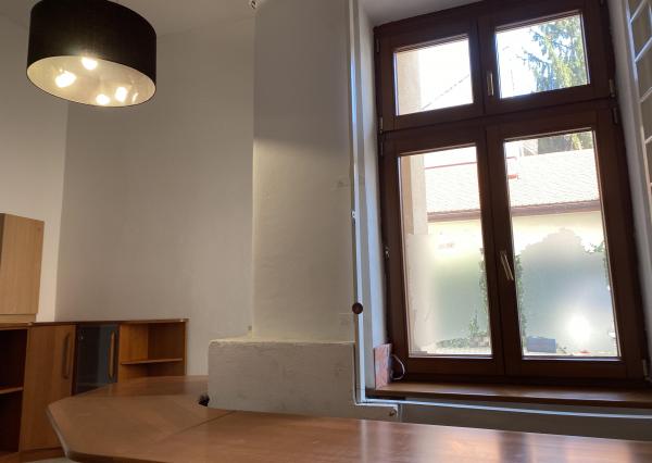 Ponúkame na prenájom obchodno - kancelárske priestory v centre mesta s výmerou 59 m2