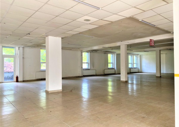 Obchodné priestory - 735 m2 - v nákupnom centre na Jazere