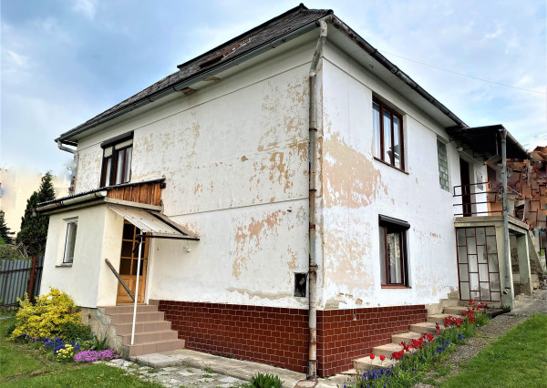 Priestranný dom v Poproči na slnečnom pozemku 640 m2