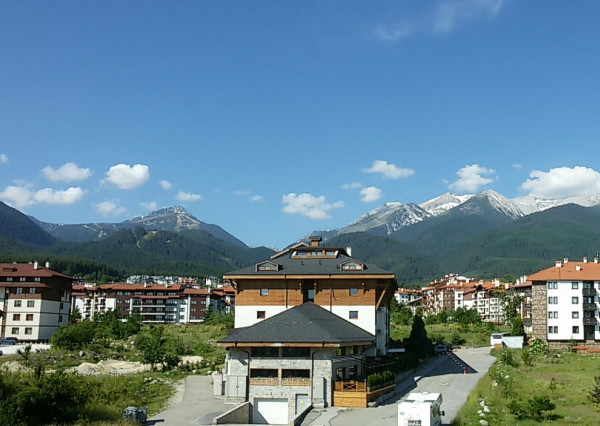 Exkluzívny panoramatický 2 izbový byt s výmerou 75 m2 - v Bansku ( Bulharsko )