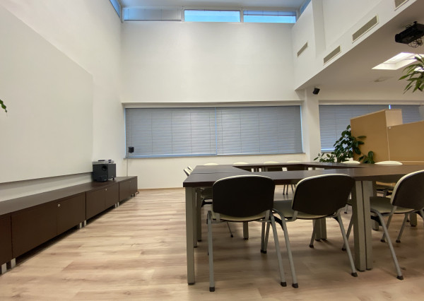 Atraktívna kancelária 86 v centre mesta s audio/video systémom a pekným výhľadom