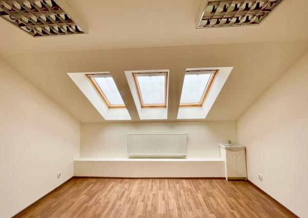 Kompaktná kancelária -16 m2, v centre mesta na Moyzesovej