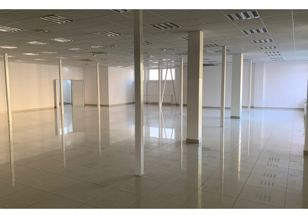 Obchodné priestory - 390 m2, vo frekventovanom OC na Furči