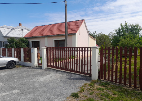Štýlový rodinný dom s rozľahlým pozemkom v Trebišove