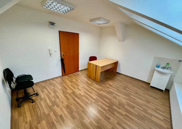 Rekonštruovaná kancelária - 17,5 m2 - v centre mesta