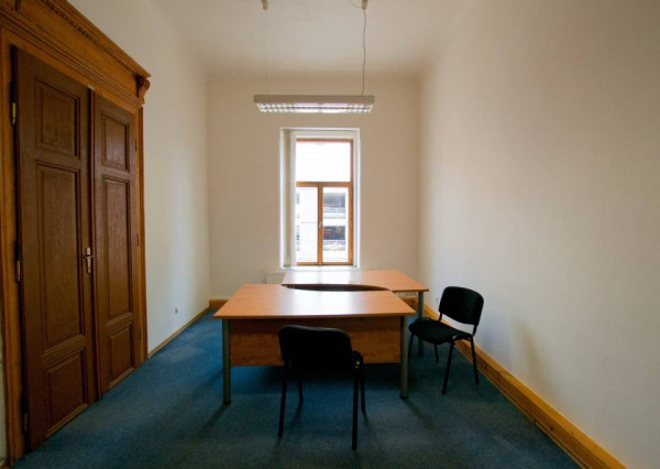 Reprezentatívne priestory s výmerou : 180 m2 – v centre mesta pri Auparku.