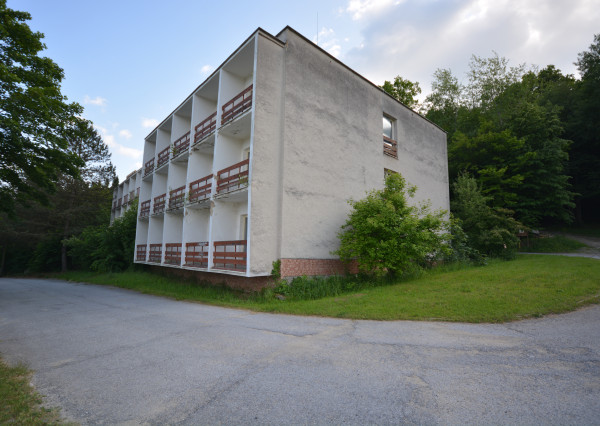 Hotel v krásnom prostredí s veľkým potenciálom, len 2 km od Bardejovských Kúpeľov