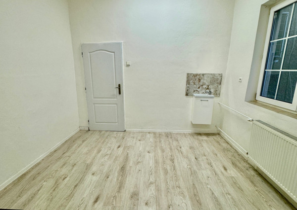 Ponúkame na prenájom atraktívne priestory s  výmerou : 20 m2 v centre mesta.