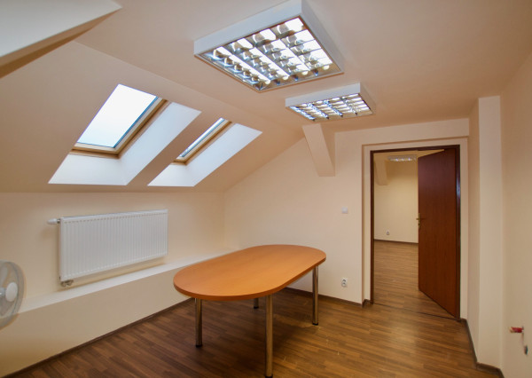 Ponúkame na prenájom zrekonštruované kancelárske priestory s výmerou 73 m2, v centre Košíc