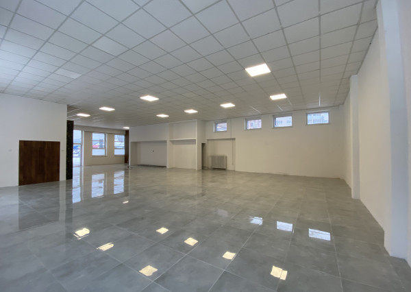 Váš nový showroom alebo predajňa s výbornou viditeľnosťou – 266 m² na prenájom!