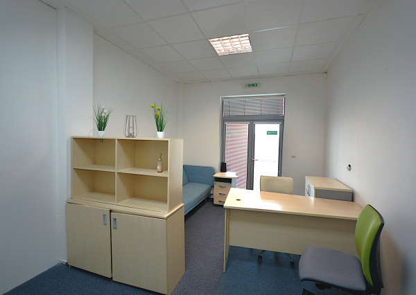 Kancelária 17,5 m2 s loggiou - v centre mesta