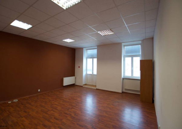 Rekonštruované priestory - 35 m2 - v centre