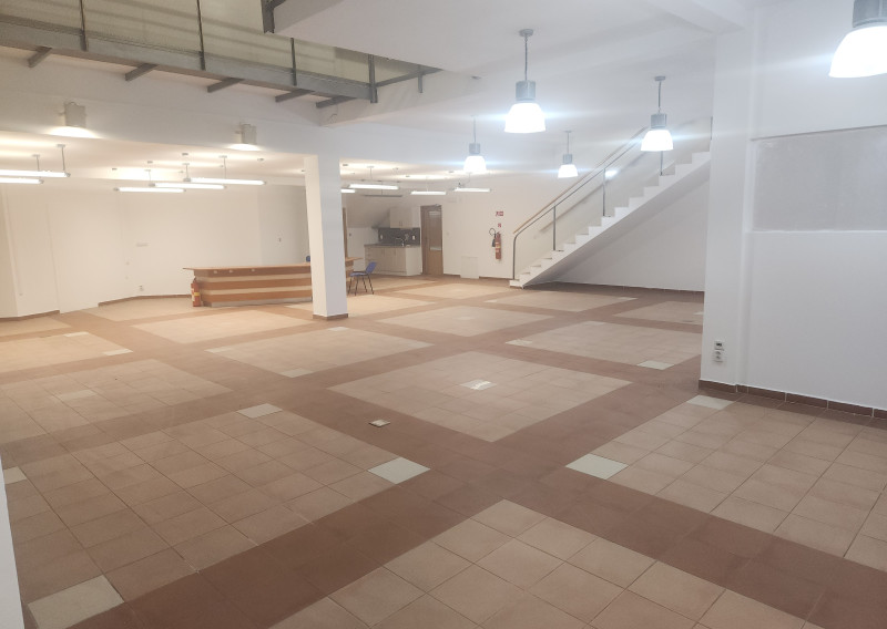 Showroom a luxusné obchodné priestory : 315 m2 - na Juhu